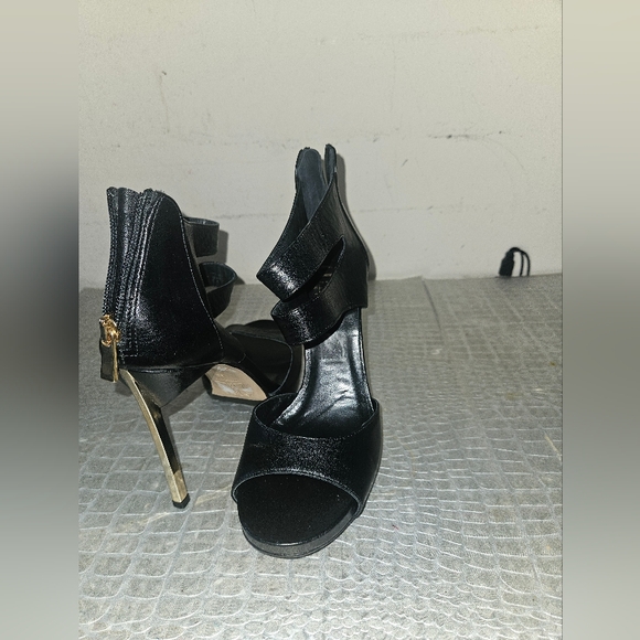 Le Chateau Women's Black Sandals - Picture 1 of 10